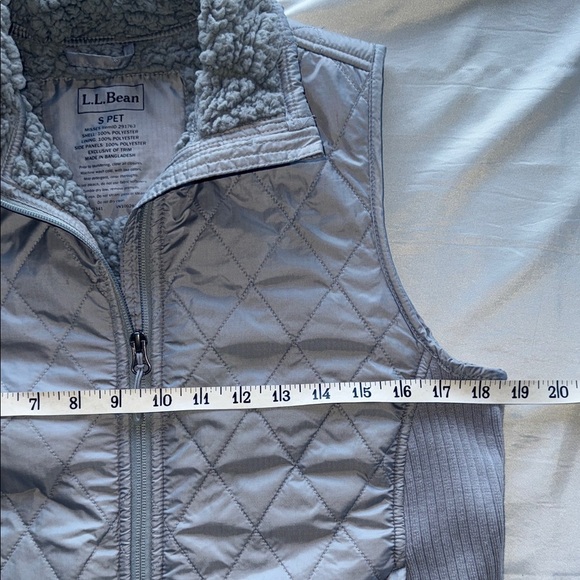 L.L. Bean Light Gray Quilted Vest Plush Fleece Lined Double Zipper Pulls Sz S - Picture 4 of 10